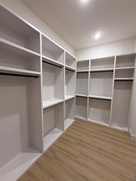 Spacious, unfurnished interior of a new home in , Pearland (Image 18).