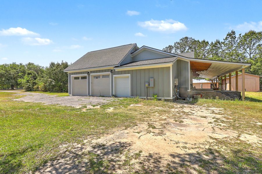Exterior details and patio area of a home in , Moncks Corner (Image 30).