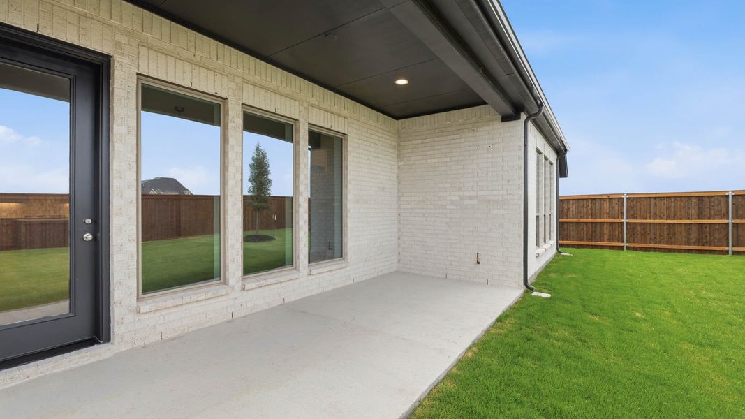 Exterior details and patio area of a home in Meraki, Forney (Image 4).