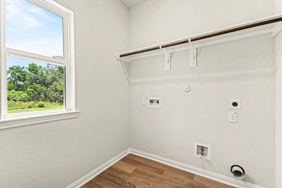 Spacious, unfurnished interior of a new home in , Bay City (Image 32).