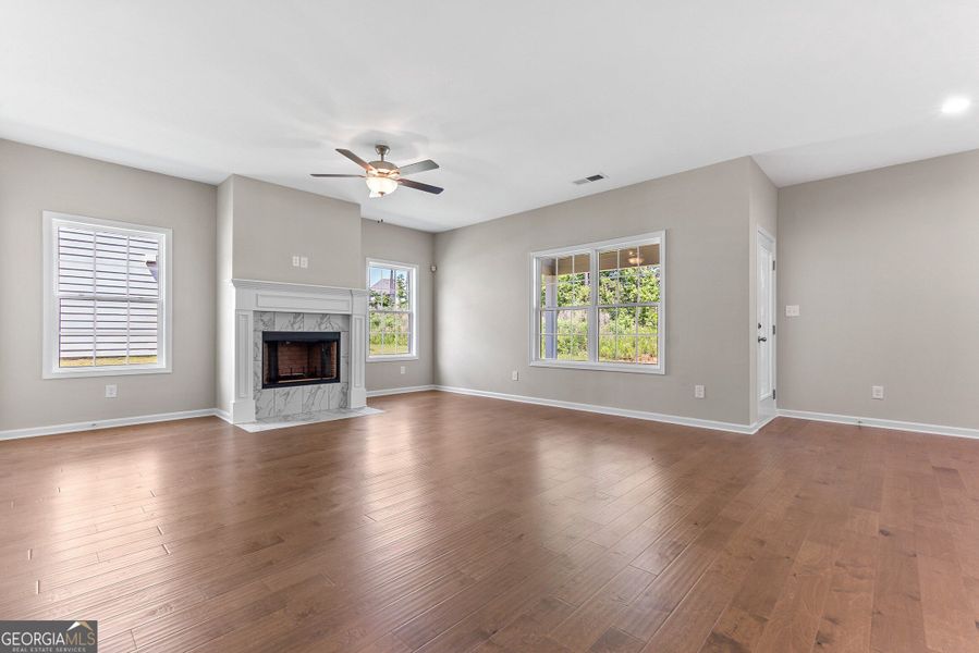 Spacious, unfurnished interior of a new home in Juliette Crossing, Forsyth (Image 57).