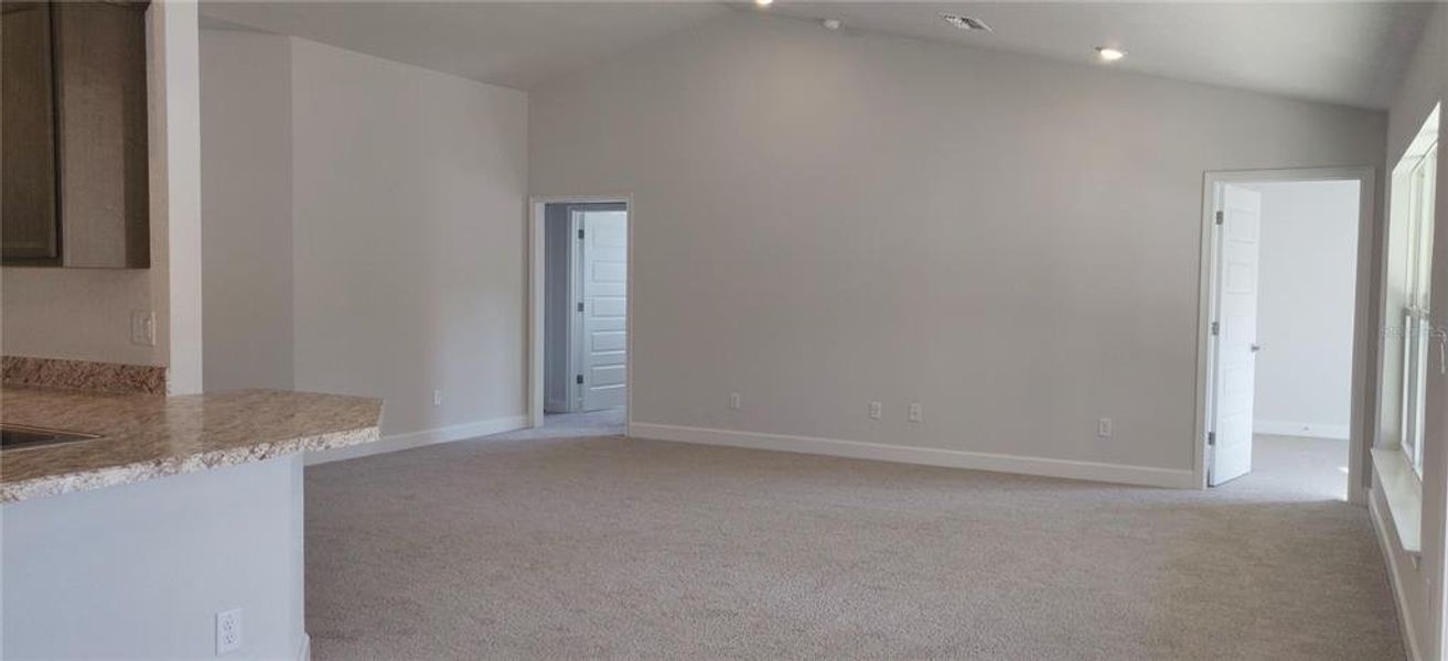 Spacious, unfurnished interior of a new home in Royal Highlands, Weeki Wachee (Image 14).