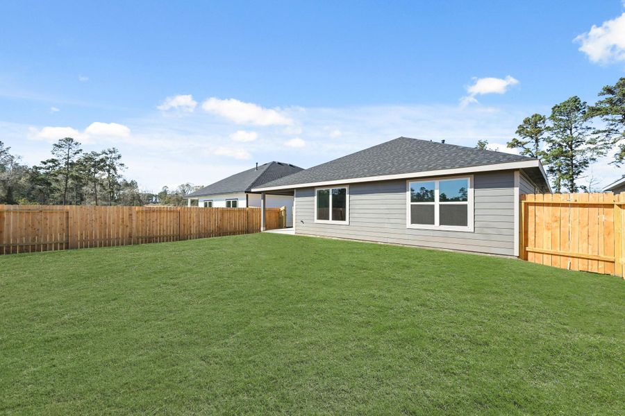 Exterior details and patio area of a home in Chapel Lakes, Montgomery (Image 22).