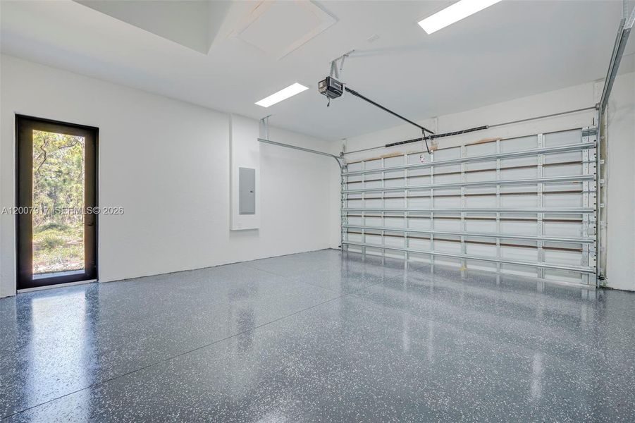 Spacious, unfurnished interior of a new home in , Lehigh Acres (Image 19).