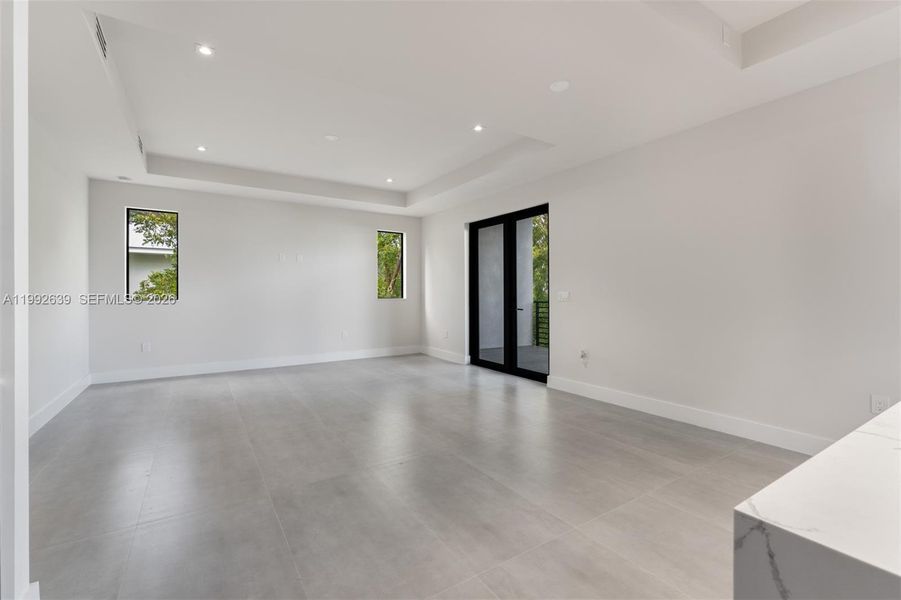 Spacious, unfurnished interior of a new home in , Key Largo (Image 22).