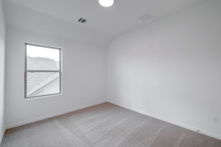 Spacious, unfurnished interior of a new home in Trinity Ranch, Elgin (Image 29).
