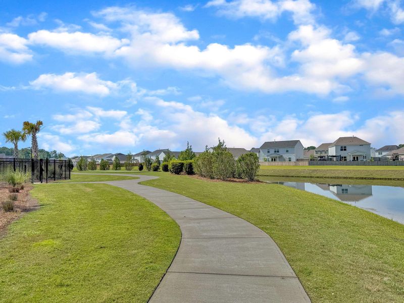Community amenities in , Summerville (Image 44).