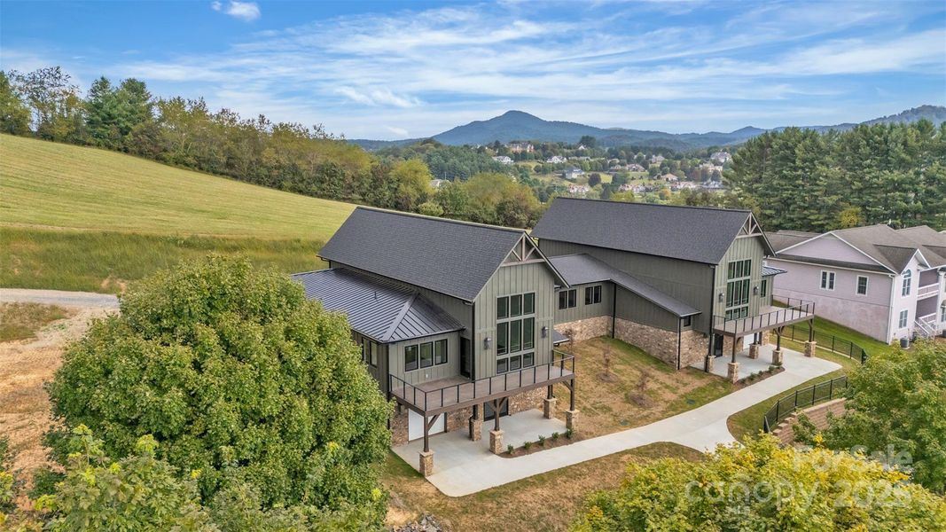 Image 33 of a home in .