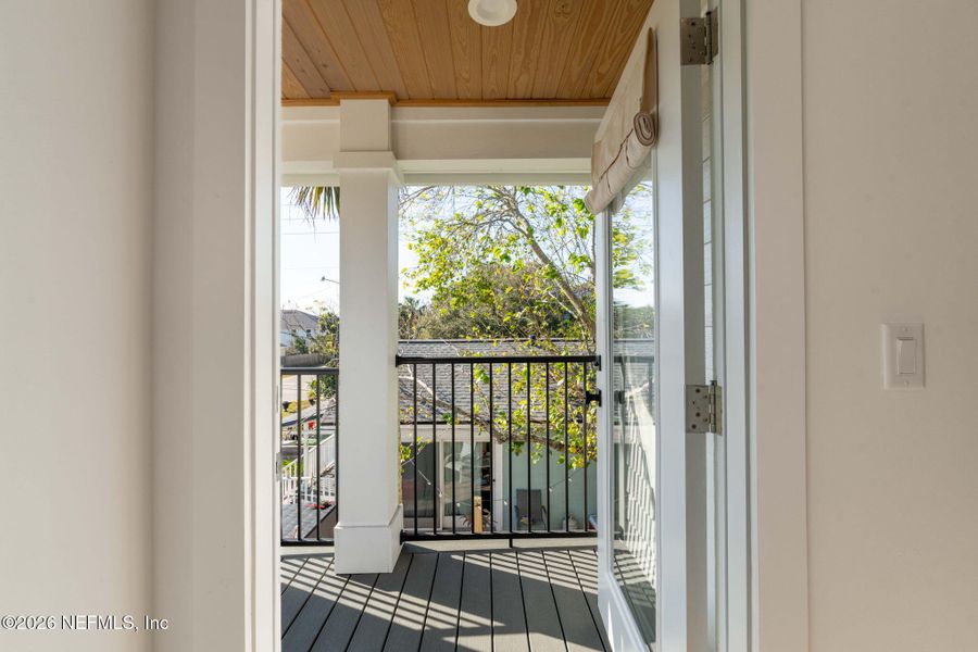 Exterior details and patio area of a home in , Jacksonville Beach (Image 25).