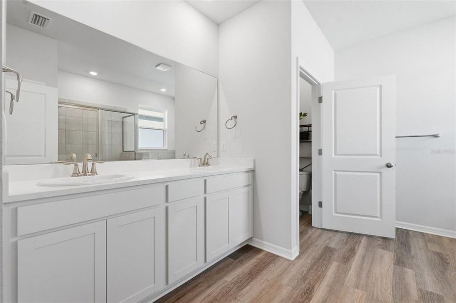 Furnished interior view inside a new home in Silverstone North, Palmetto (Image 41).