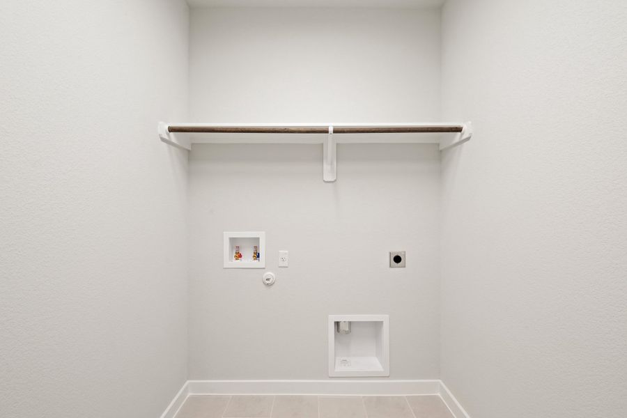 Spacious, unfurnished interior of a new home in Lariat, Liberty Hill (Image 48).