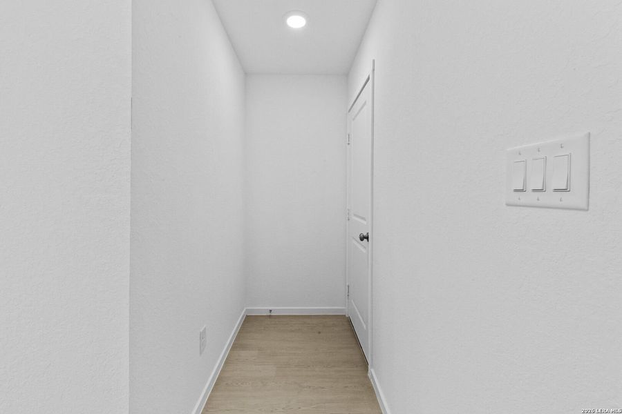 Spacious, unfurnished interior of a new home in Spring Grove, St. Hedwig (Image 17).