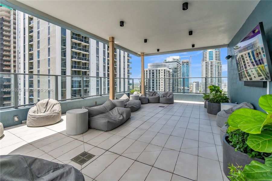 Condo located in Miami, FL showcasing its design and architecture (Image 4). Condo located in Miami, FL showcasing its design and architecture (Image 4).