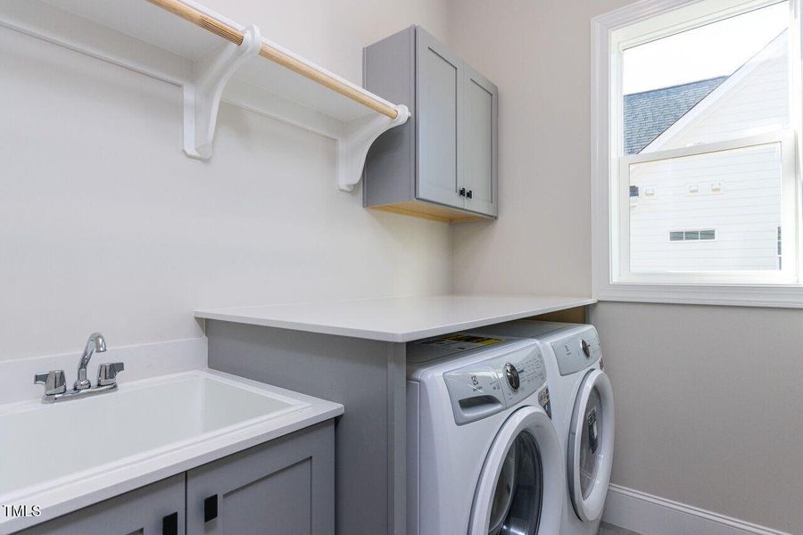 014-1280x960-laundry-room