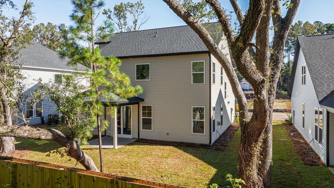 Exterior details and patio area of a home in Creek Pointe, Moncks Corner (Image 3).