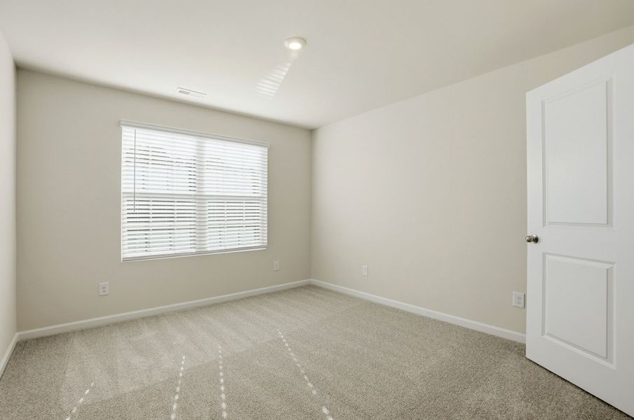 Spacious, unfurnished interior of a new home in Waxhaw Landing, Monroe (Image 17).