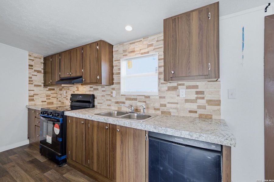 Furnished interior view inside a new home in , Atascosa (Image 9).