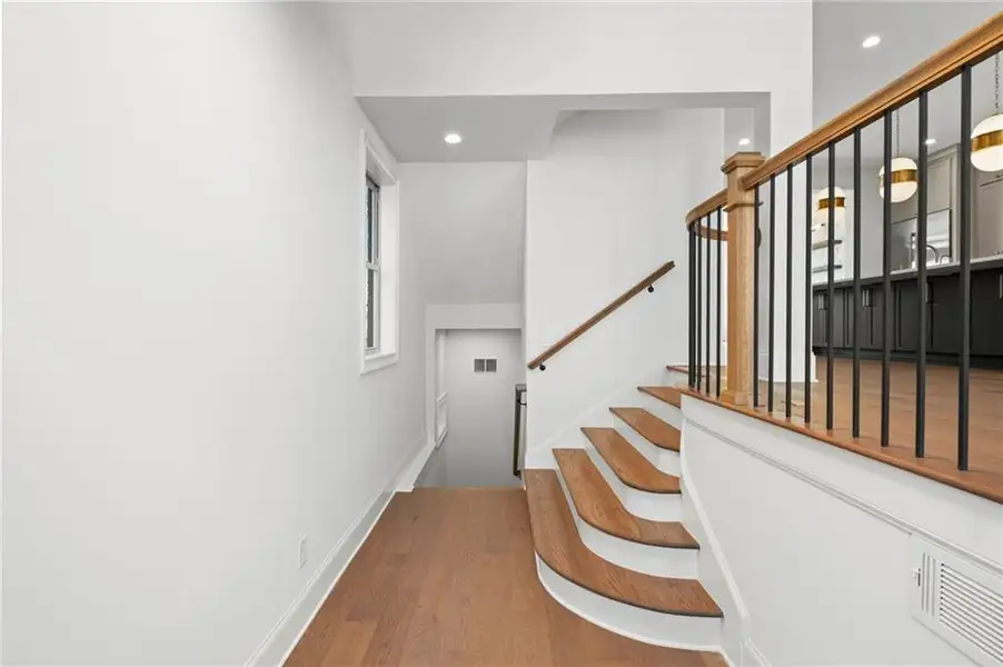 Spacious, unfurnished interior of a new home in , Suwanee (Image 23).