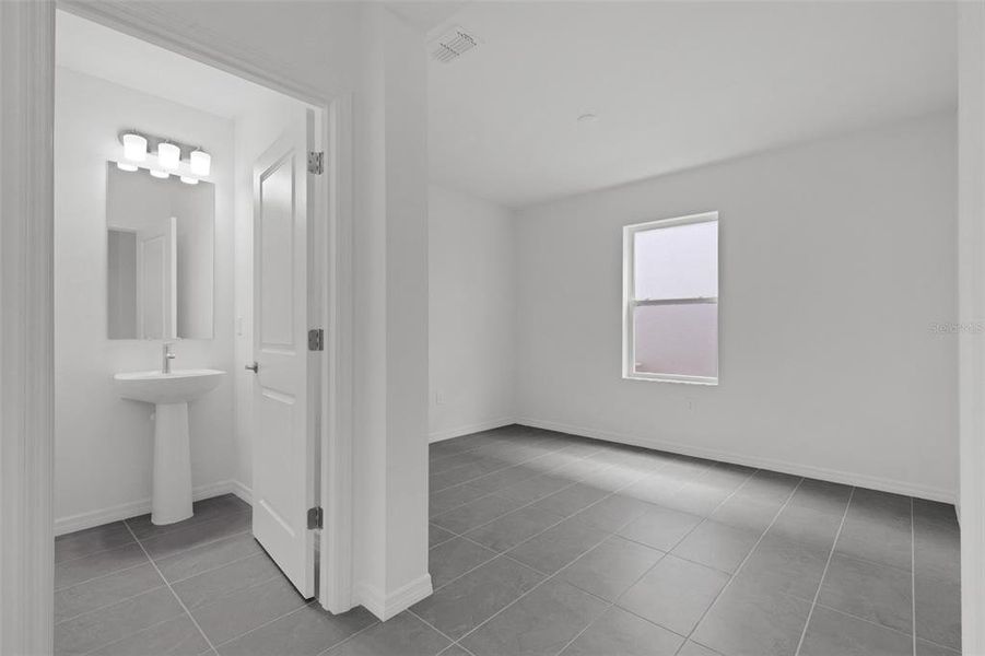 Spacious, unfurnished interior of a new home in Southpointe, Palmetto (Image 27).
