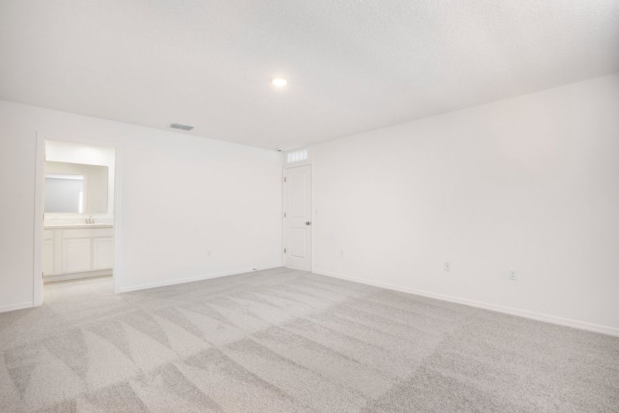 Spacious, unfurnished interior of a new home in Palm Bay, Palm Bay (Image 18).
