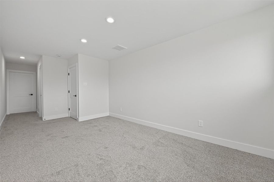 Spacious, unfurnished interior of a new home in , Bridge City (Image 25).