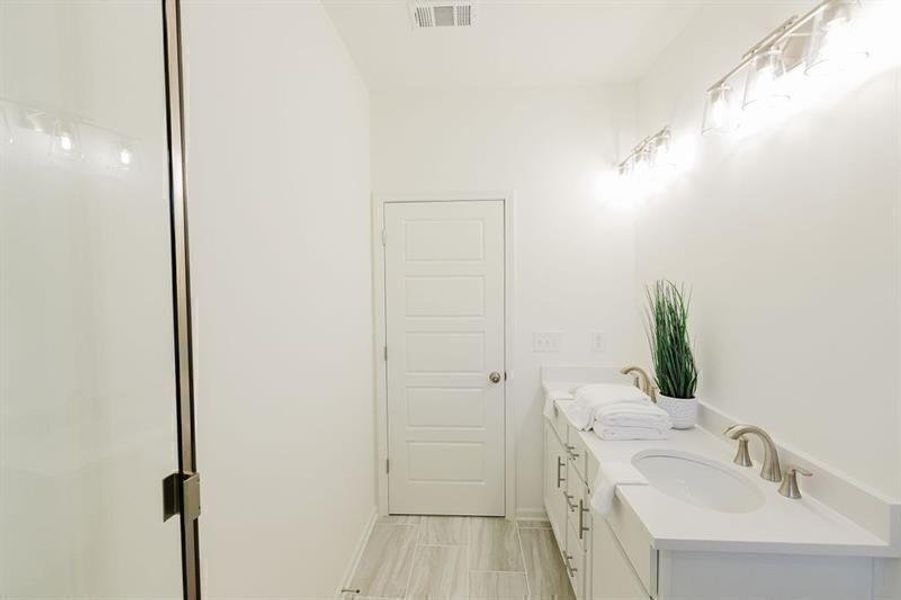 Furnished interior view inside a new home in , Dawsonville (Image 17).