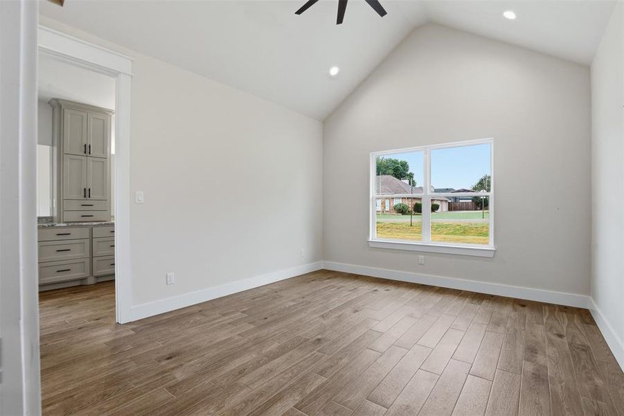 Spacious, unfurnished interior of a new home in , Granbury (Image 34).