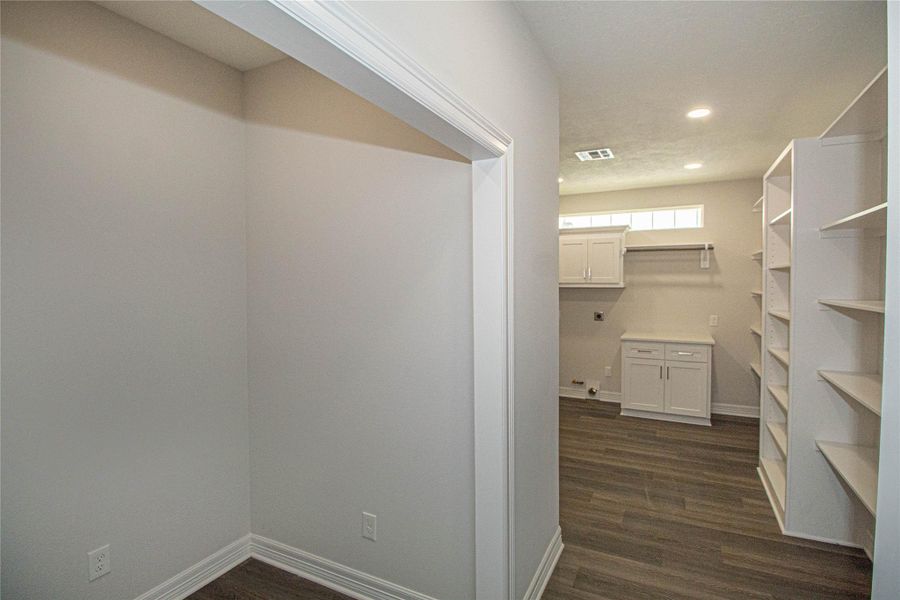 Spacious, unfurnished interior of a new home in , Livingston (Image 21).