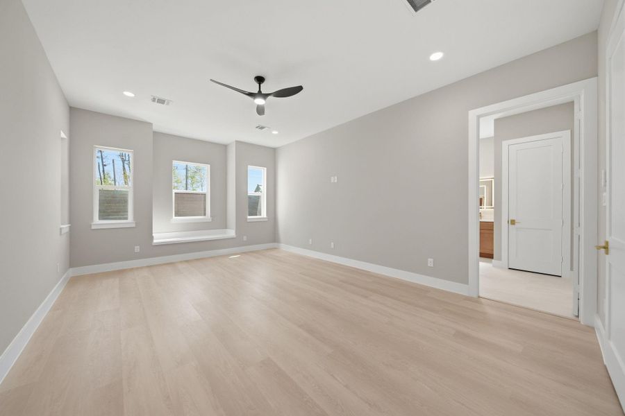 Spacious, unfurnished interior of a new home in , Tomball (Image 46).