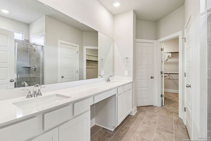 Furnished interior view inside a new home in Thomas Pond, San Antonio (Image 14). Furnished interior view inside a new home in Thomas Pond, San Antonio (Image 14).