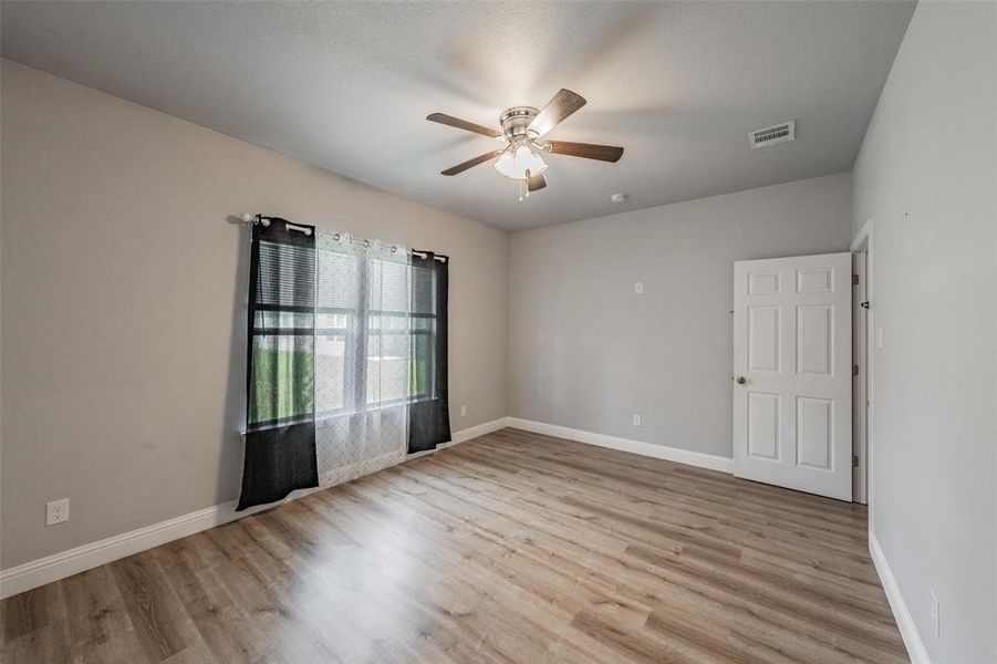 Spacious, unfurnished interior of a new home in , Cleburne (Image 33).