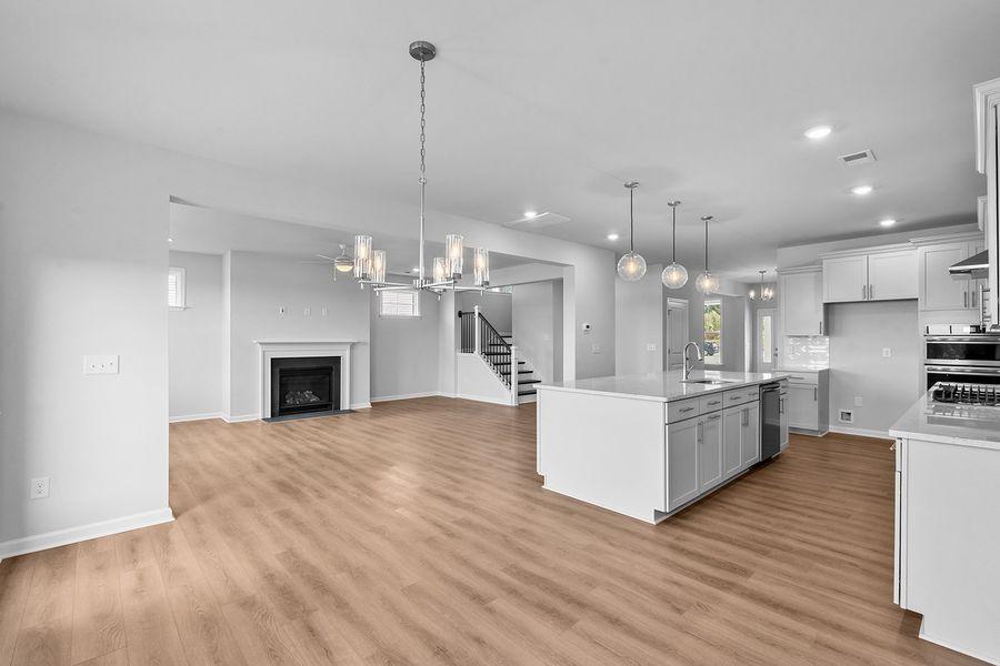 Spacious, unfurnished interior of a new home in Fieldstone, Lexington (Image 36).