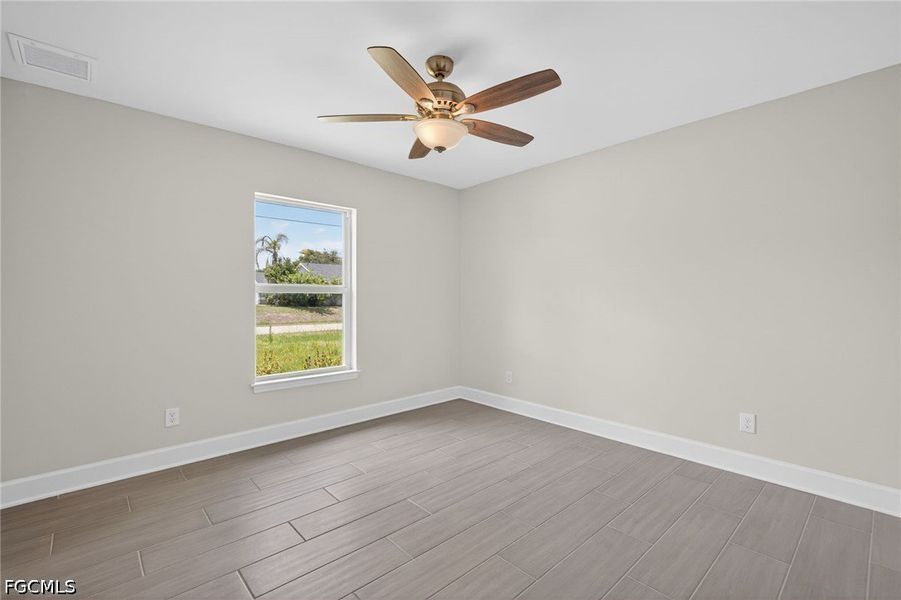 Spacious, unfurnished interior of a new home in Cape Coral, Cape Coral (Image 18).
