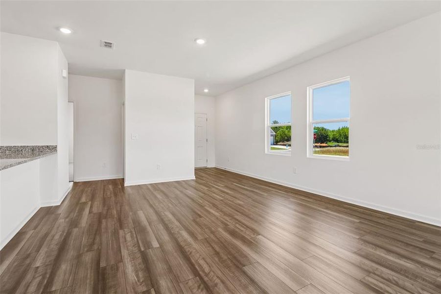 Spacious, unfurnished interior of a new home in , Lake Hamilton (Image 13).