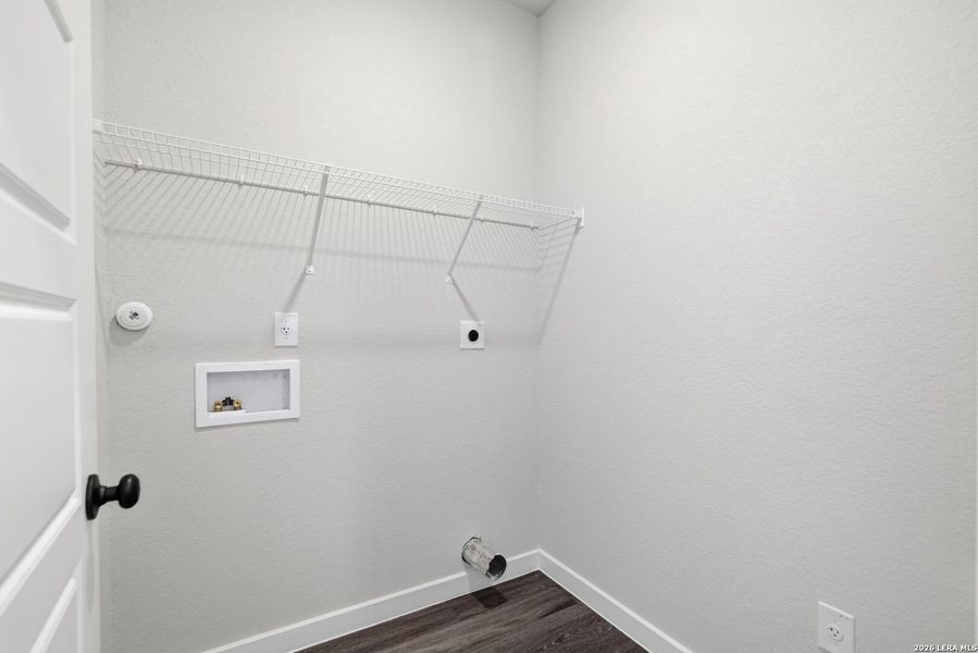 Spacious, unfurnished interior of a new home in , San Antonio (Image 16).