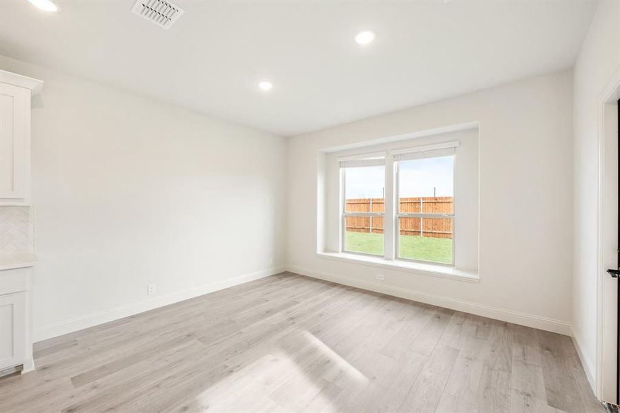 Spacious, unfurnished interior of a new home in Glenwood Meadows, Argyle (Image 32).