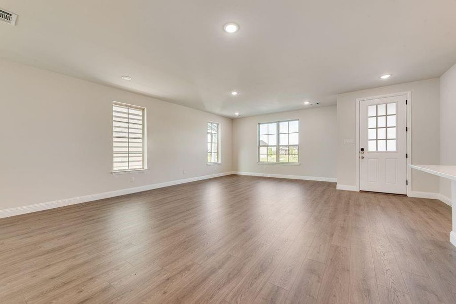 Spacious, unfurnished interior of a new home in Bayside, Rowlett (Image 26).