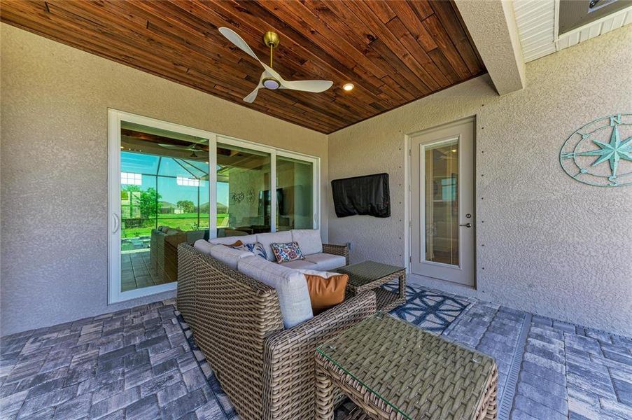 Exterior details and patio area of a home in , Venice (Image 27).