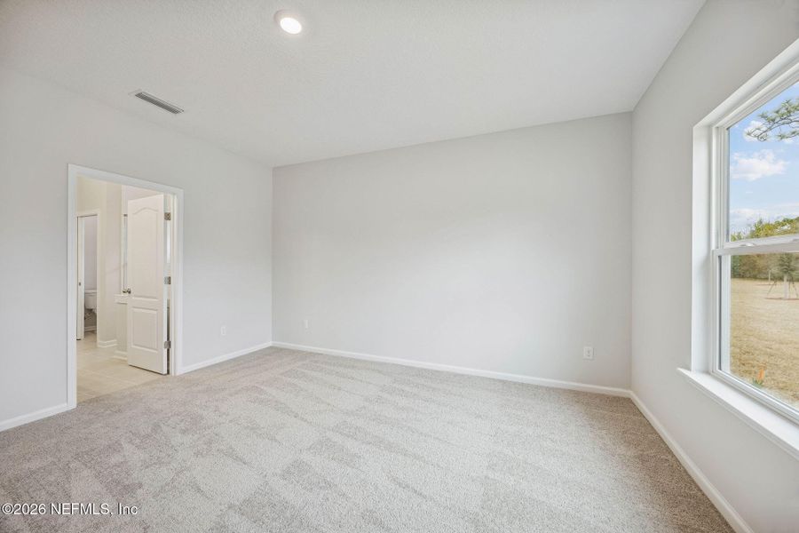 Spacious, unfurnished interior of a new home in Weston Woods, Jacksonville (Image 20).