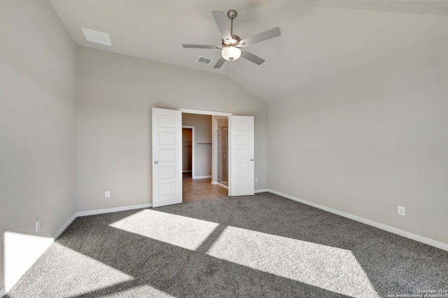 Spacious, unfurnished interior of a new home in Greenspoint Heights, Seguin (Image 17).