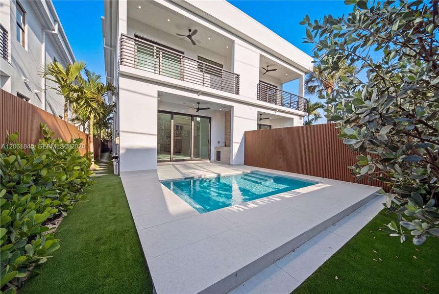 Exterior details and patio area of a home in , Fort Lauderdale (Image 30).
