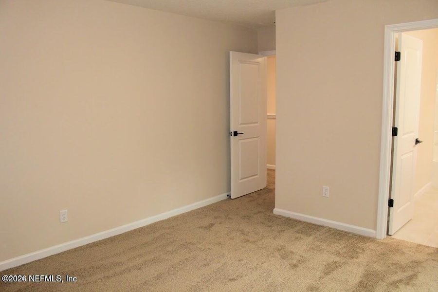Spacious, unfurnished interior of a new home in , Middleburg (Image 15).
