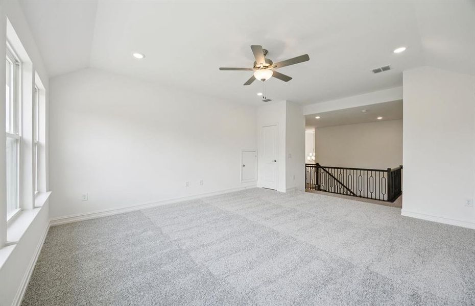 Airy game room Airy game room