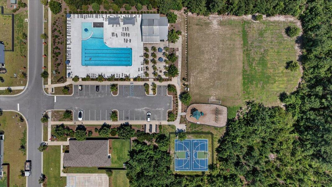 Community amenities in , Summerville (Image 27).