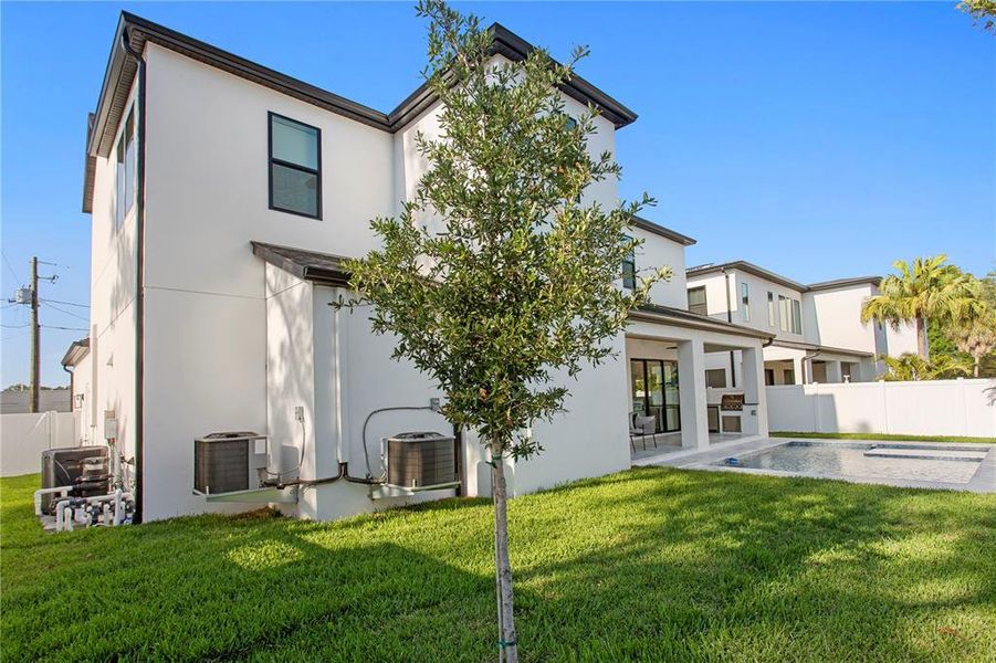 Exterior details and patio area of a home in , Tampa (Image 30).