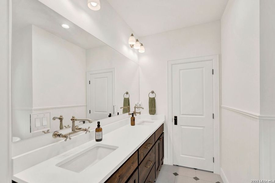 Furnished interior view inside a new home in , Bandera (Image 8).