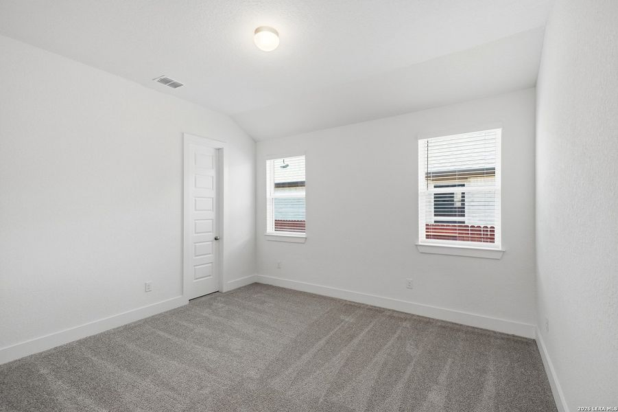 Spacious, unfurnished interior of a new home in Stillwater Ranch, San Antonio (Image 18).
