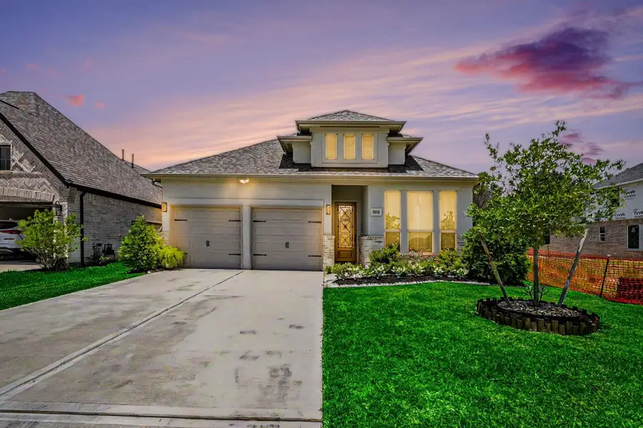 Twilight view of this charming home! Twilight view of this charming home!