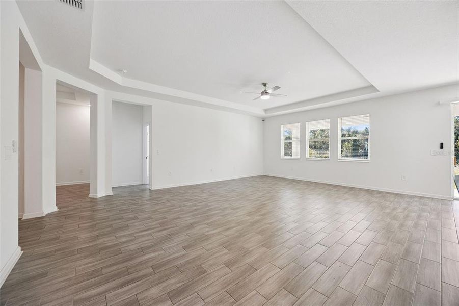 Spacious, unfurnished interior of a new home in Pine Glen: Chateau Collection, St. Cloud (Image 16).