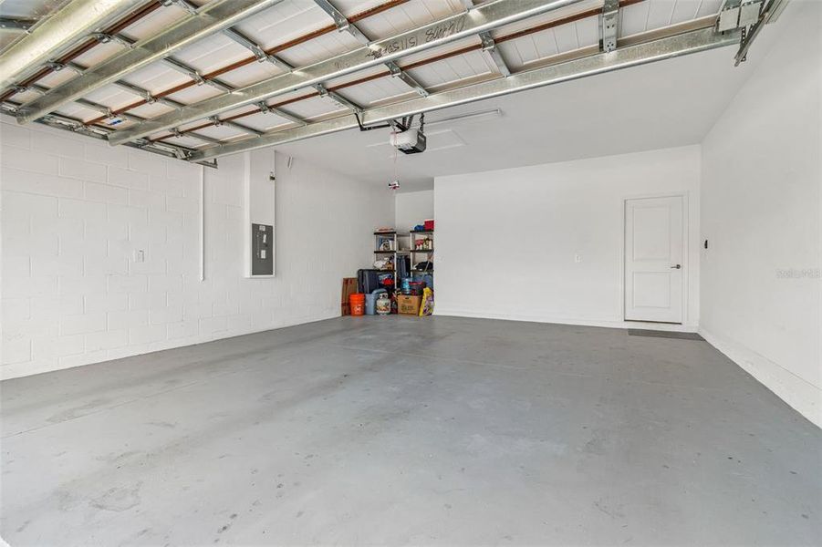 Spacious, unfurnished interior of a new home in , Wimauma (Image 21).